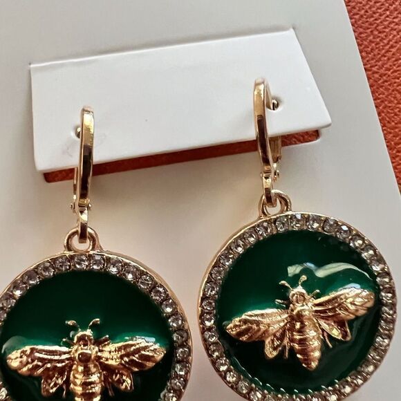 💚 Betsey Johnson stunning honeybee crystal dangle earrings 💚 - Picture 3 of 7